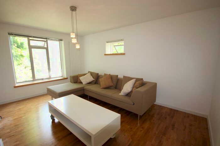 2 Bedroom Flat To Rent In Abbotts Close, Alwyne Road, Islington, London, N1