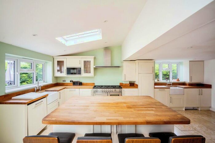 4 Bedroom Detached House For Sale In Plough Wents Road, Chart Sutton, Maidstone, ME17