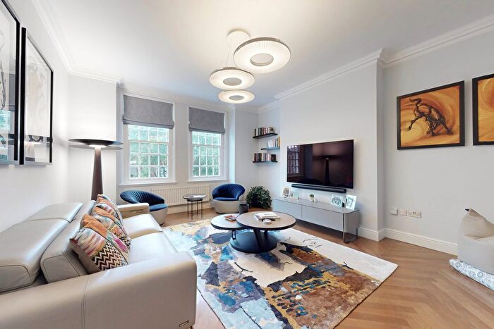 3 Bedroom Flat To Rent In Wellington House, Greenberry Street, St John's Wood, London, NW8