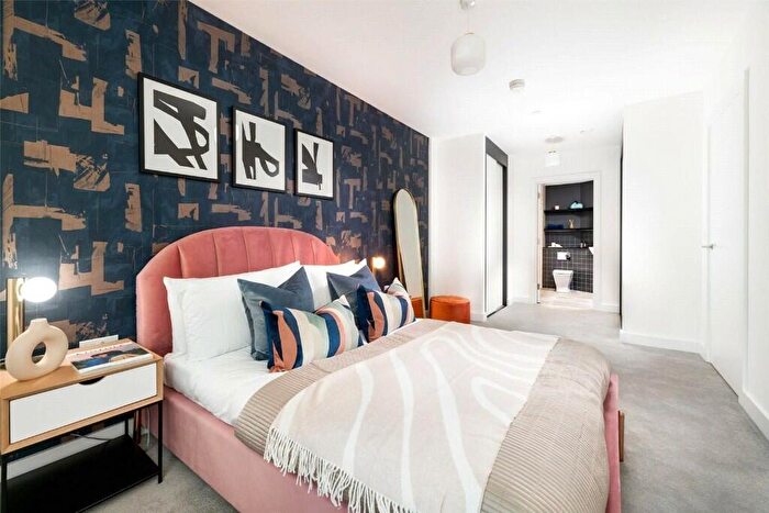 3 Bedroom Flat To Rent In Hyde Park Square, London, W2