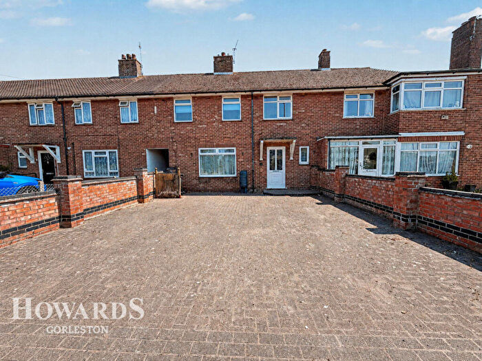 3 Bedroom Terraced House For Sale In Magdalen Way, Gorleston, NR31