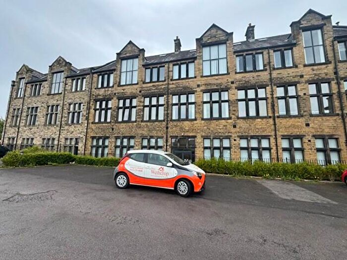 2 Bedroom Flat To Rent In Richardshaw Lane, Pudsey, West Yorkshire, LS28