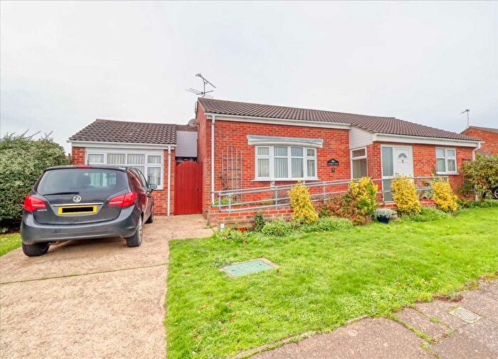 3 Bedroom Bungalow For Sale In Clays Road, Walton On The Naze, CO14