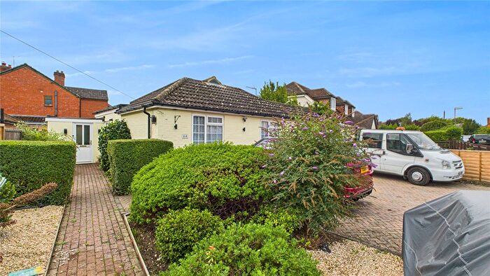 2 Bedroom Bungalow For Sale In Lightwater, Surrey, GU18