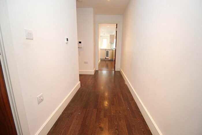 2 Bedroom Apartment To Rent In Trafalgar Building, KT2