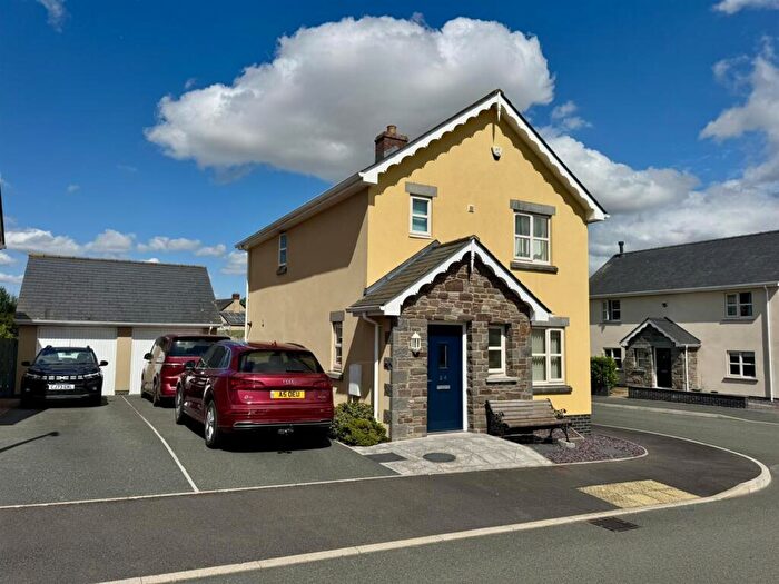 3 Bedroom House For Sale In Court Meadow, Brecon, LD3