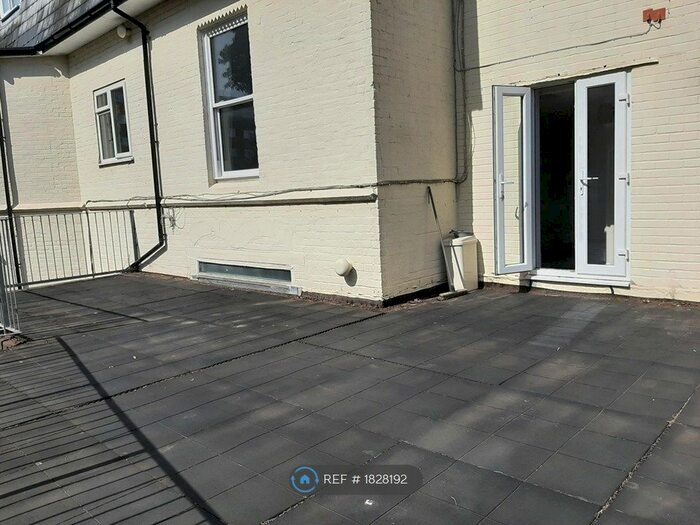 Studio To Rent In Beaumont Court, Bournemouth, BH5