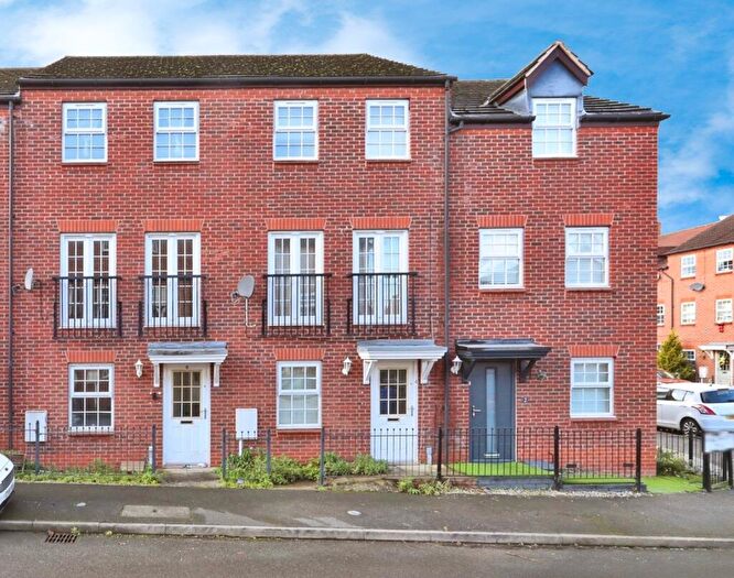 4 Bedroom Town House For Sale In Willowbridge Close, Retford, DN22