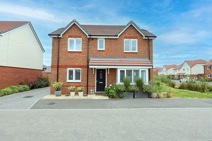 4 Bedroom Detached House For Sale In Goldcrest Drive, Sayers Common, BN6