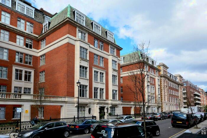 2 Bedroom Flat To Rent In Hallam Street, Marylebone, London, W1W