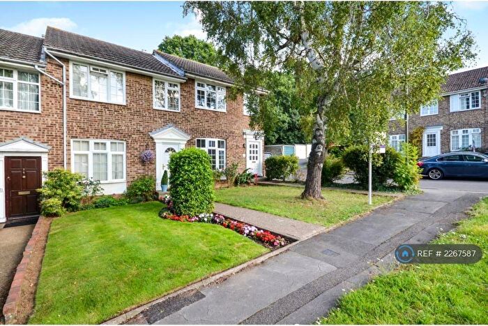 3 Bedroom End Of Terrace House To Rent In Oakfields, Guildford, GU3