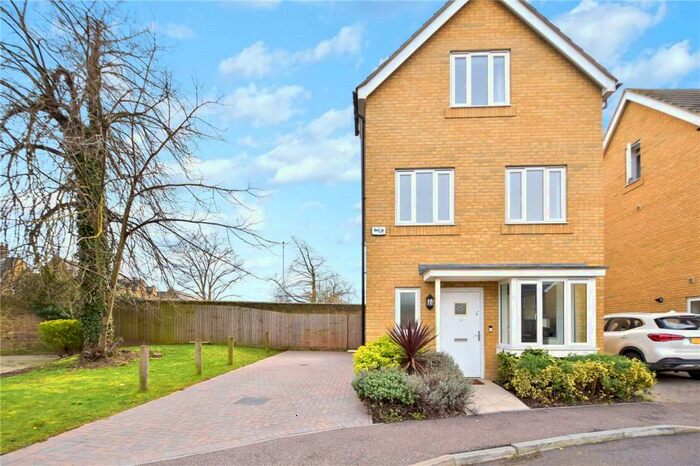 3 Bedroom Detached House To Rent In Martin Drive, Stone, Kent, DA2