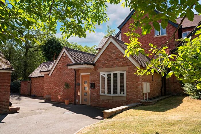 2 Bedroom Coach House For Sale In St Gregorys Road, Stratford-upon-Avon, CV37