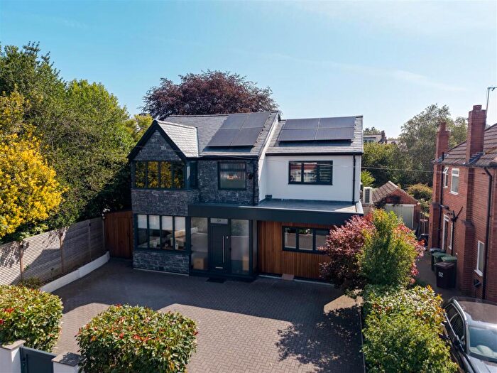 5 Bedroom Detached House For Sale In Gledhow Wood Grove, Roundhay, LS8