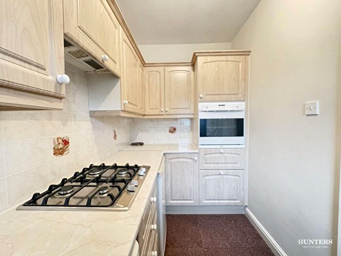 1 Bedroom Flat For Sale In Old Bank Road, Earlsheaton, Dewsbury, WF12