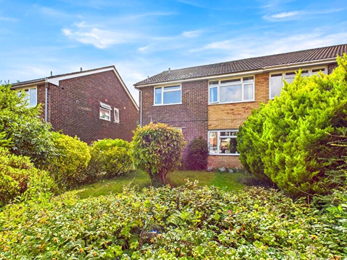 2 Bedroom Maisonette For Sale In Southview Rise, Alton, Hampshire, GU34