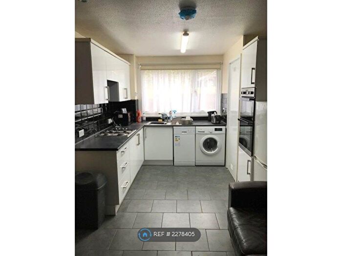 5 Bedroom Terraced House To Rent In Park Barn Drive, Guildford, GU2