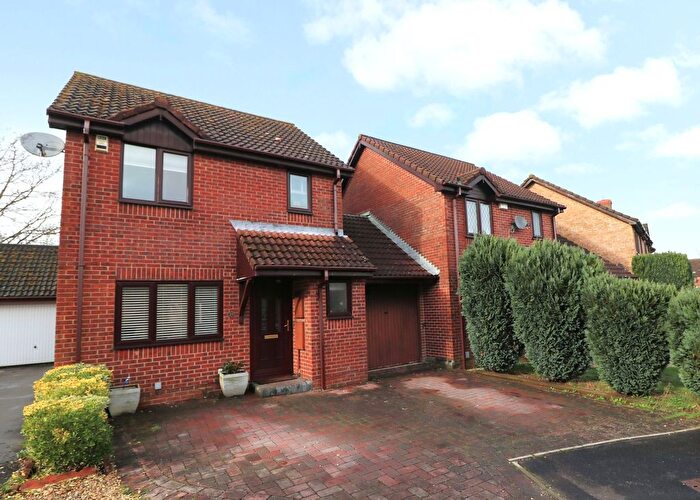 3 Bedroom Link Detached House For Sale In St. Lawrence Close, Hedge End, SO30