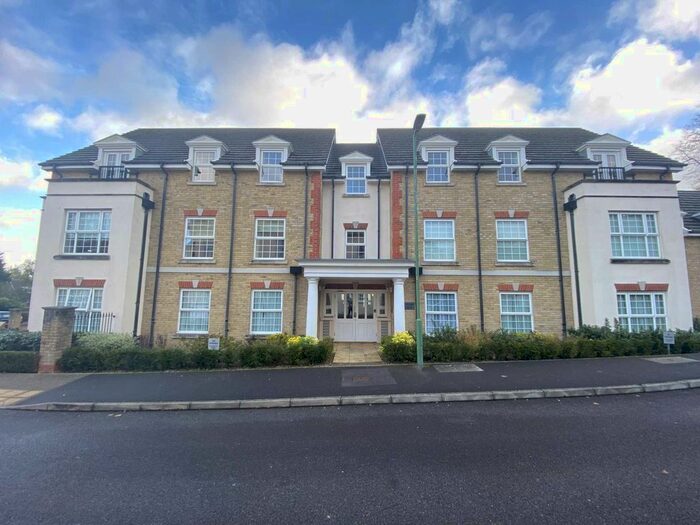 2 Bedroom Flat To Rent In Fuller Close, Bushey, WD23