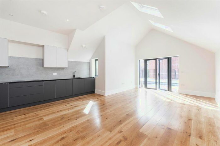 2 Bedroom Flat To Rent In High Street, Acton, W3