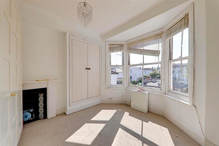 1 Bedroom Flat For Sale In Oxford Road, Worthing, BN11