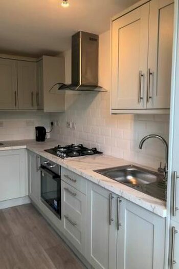 3 Bedroom Flat To Rent In Saunders Street, Stockbridge, Edinburgh, EH3