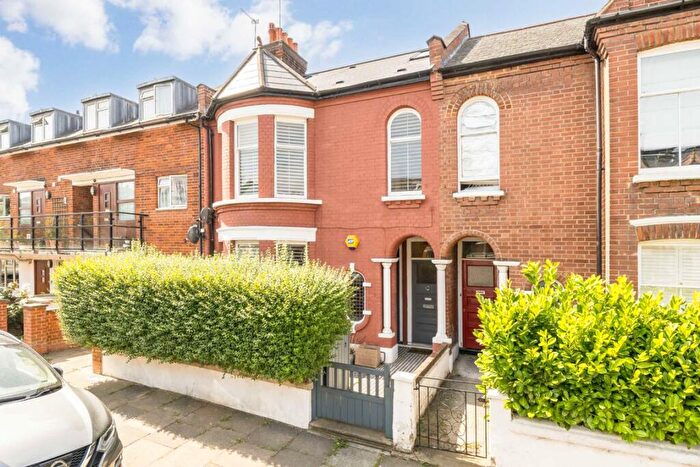 3 Bedroom Maisonette For Sale In Haverhill Road, Balham, SW12