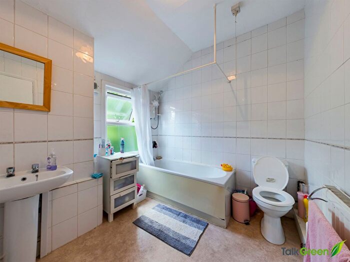 5 Bedroom Semi-Detached House To Rent In Park Avenue, Nottingham, NG2