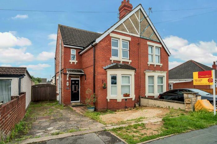4 Bedroom Semi-Detached House To Rent In Whitworth Road, Swindon, SN25