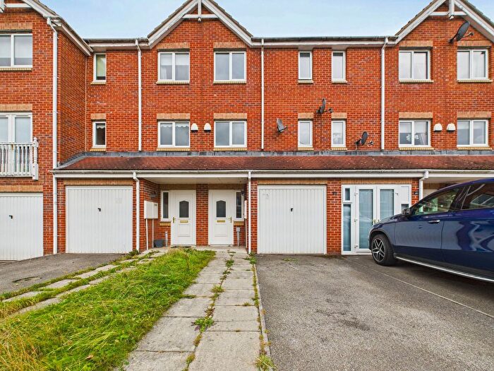3 Bedroom Town House For Sale In The Chequers, Consett, DH8