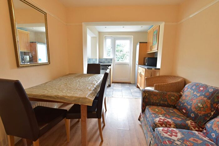 4 Bedroom Semi Detached House To Rent In Stanhope Road, Reading, RG2