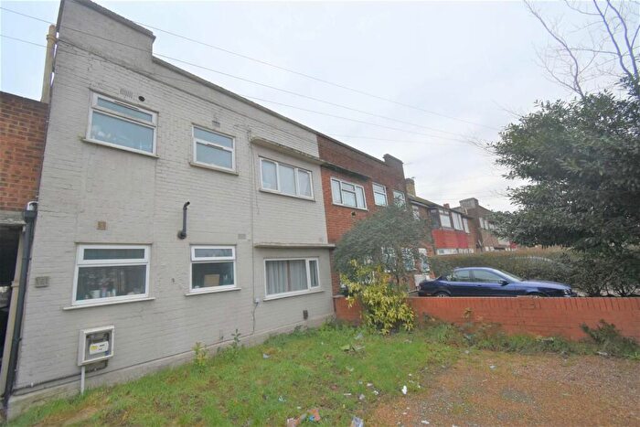 2 Bedroom Apartment To Rent In Flat Burnham Road, Dartford, DA1