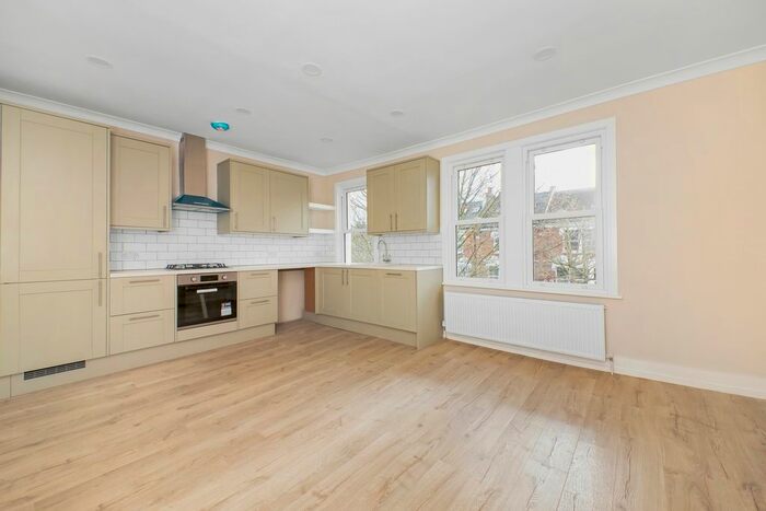 3 Bedroom Flat To Rent In Lordship Lane, East Dulwich, SE22