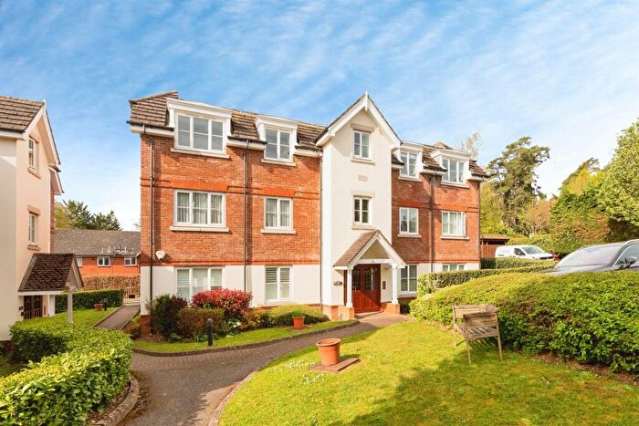 2 Bedroom Flat For Sale In Canonsfield Road, Welwyn, AL6