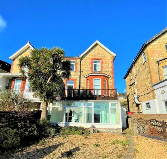 2 Bedroom Apartment To Rent In Alpine Road, Ventnor, PO38
