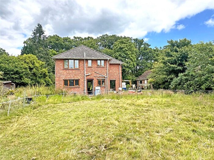 3 Bedroom Detached House For Sale In Fernhill Lane, New Milton, Hampshire, BH25