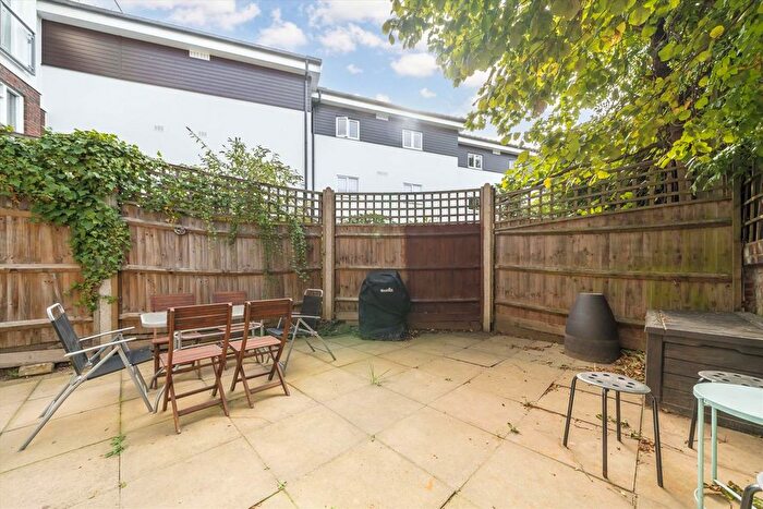 1 Bedroom Flat To Rent In Union Road, London, SW4