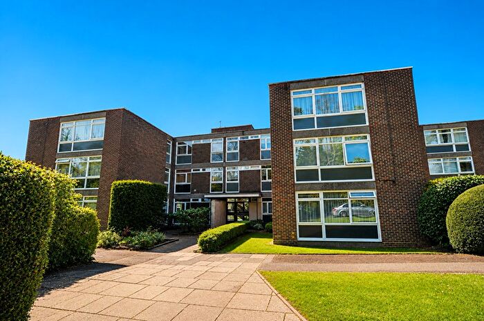 3 Bedroom Flat For Sale In Rosedale Close, Stanmore, HA7
