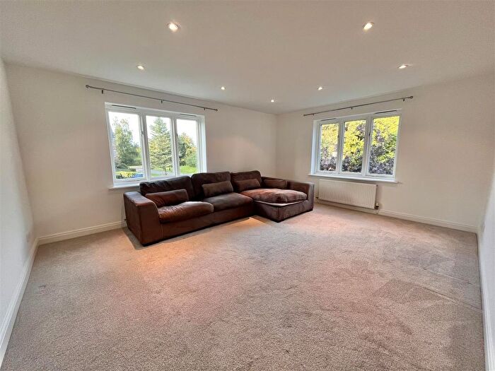 2 Bedroom Flat For Sale In Eton Drive, Cheadle, SK8