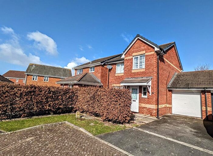 3 Bedroom Link Detached House For Sale In Priestley Way, Burnham-On-Sea, TA8