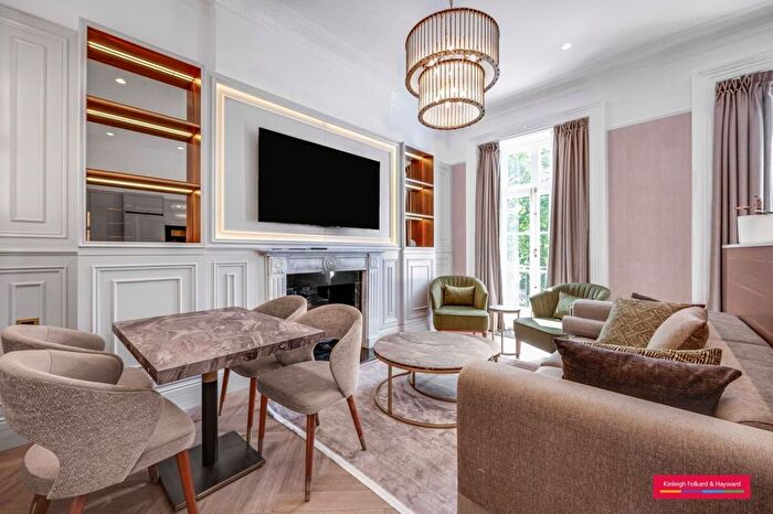 2 Bedroom Flat To Rent In Royal Crescent, London, W11
