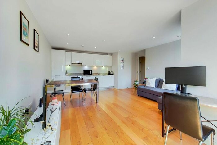 1 Bedroom Flat To Rent In Westwick Gardens, Hammersmith, London, W14