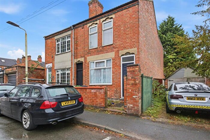 4 Bedroom Semi-Detached House For Sale In Cambridge Street, Loughborough, LE11