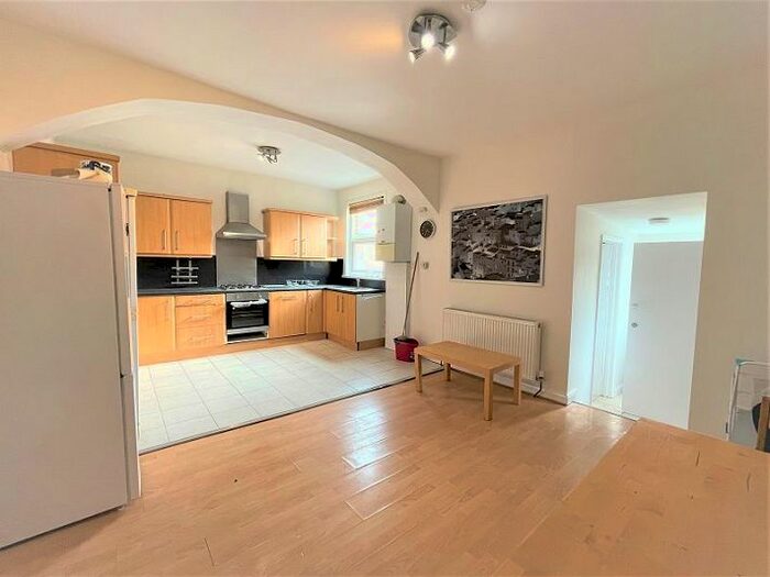 4 Bedroom Flat To Rent In Myddleton Road, London, N22