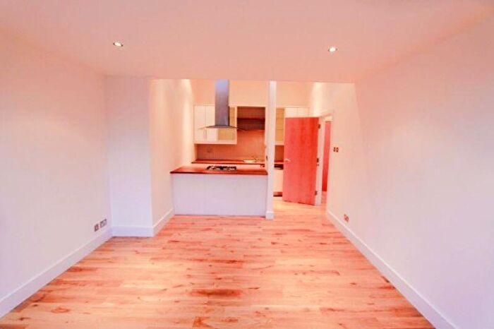 1 Bedroom Flat To Rent In Saxon House, Thrawl Street, London, E1