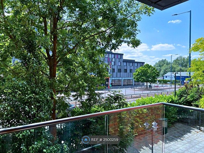 2 Bedroom Flat To Rent In Grantley House, Hounslow, TW5