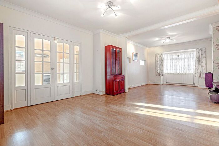 2 Bedroom Semi-Detached Bungalow For Sale In Holmfield Avenue East, Leicester, LE3