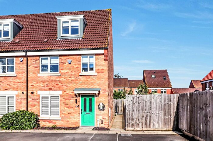 3 Bedroom End Of Terrace House For Sale In Albatross Way, Louth, LN11