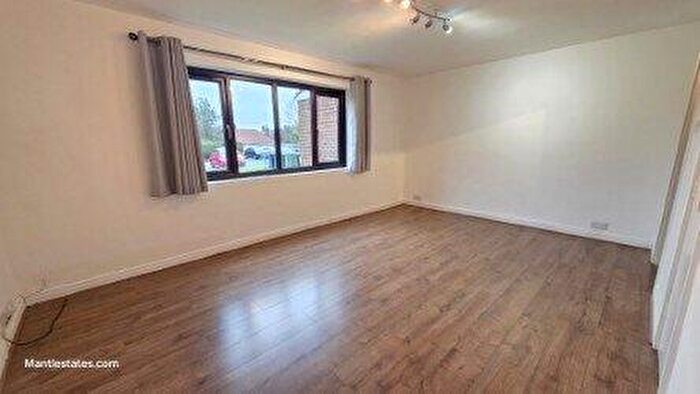 Flat To Rent In Masefield Court, New Barnet, EN5