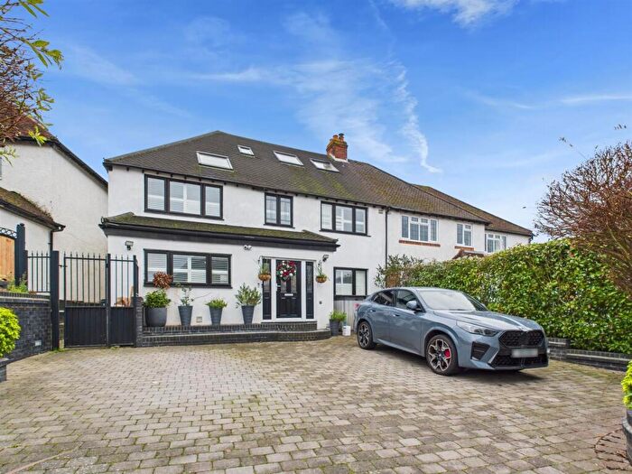 5 Bedroom Semi Detached House For Sale In Stoneyfield Road, Coulsdon, CR5